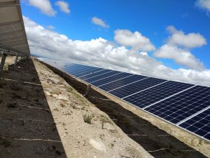 parque solar con trackers